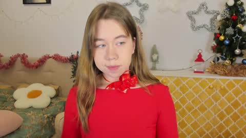 Snapshot of watermelon_sugar_ chatting on December 21, 3:09 pm Tess Pls support me with Can we reach 155 my favorite number online show from December 21, 3:09 pm