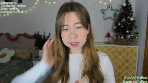 Snapshot of watermelon_sugar_ chatting on December 28, 10:36 am Tess Pls support me with Can we reach 155 my favorite number online show from December 28, 10:36 am