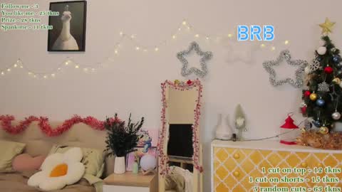 Snapshot of watermelon_sugar_ chatting on January 11, 12:07 pm Tess Pls support me with Can we reach 155 my favorite number online show from January 11, 12:07 pm