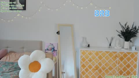 Snapshot of watermelon_sugar_ chatting on February 14, 12:57 pm Tess Pls support me with Can we reach 155 my favorite number online show from February 14, 12:57 pm