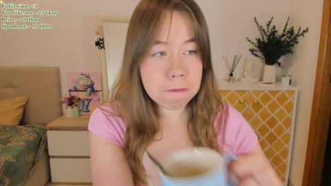 Snapshot of watermelon_sugar_ chatting on February 14, 3:58 pm Tess Pls support me with Can we reach 155 my favorite number online show from February 14, 3:58 pm