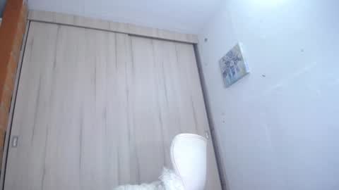 Snapshot of we_we77 chatting on December 19, 11:35 pm we_we77 online show from December 19, 11:35 pm