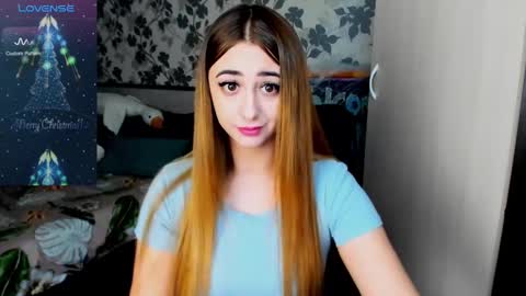 Snapshot of weakness4u chatting on March 5, 5:18 am Maya online show from March 5, 5:18 am