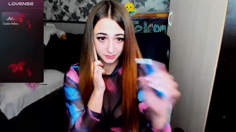 Snapshot of weakness4u chatting on October 27, 5:00 am Maya online show from October 27, 5:00 am