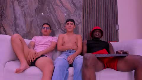 Snapshot of web_gammer_ chatting on December 1, 1:49 pm Jhonny Dick his neighbors. online show from December 1, 1:49 pm