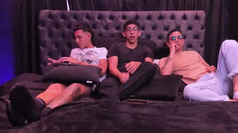 Jhonny Dick  his neighbors. online show from February 3, 7:52 pm