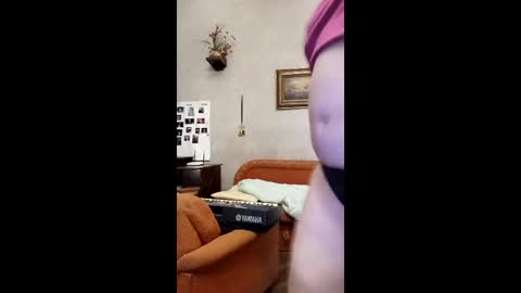 Snapshot of webgirl2 chatting on January 29, 1:48 am Marina online show from January 29, 1:48 am