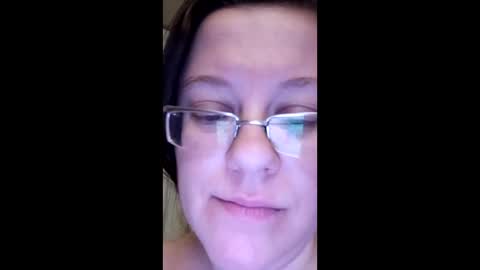 Snapshot of webgirl2 chatting on February 6, 11:04 pm Marina online show from February 6, 11:04 pm