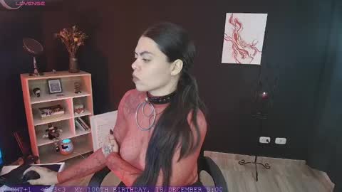 Snapshot of wednesdayfriday chatting on December 17, 10:22 pm Wednesday   Please help me to reach 111 thumbs up online show from December 17, 10:22 pm