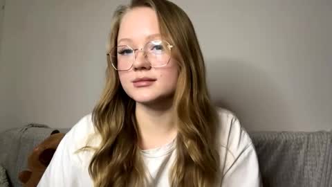 Snapshot of weicauley chatting on November 27, 5:04 pm Elise online show from November 27, 5:04 pm