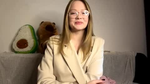 Snapshot of weicauley chatting on November 30, 5:39 pm Elise online show from November 30, 5:39 pm