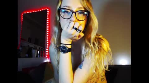 Snapshot of welliza chatting on December 8, 2:28 am Liza online show from December 8, 2:28 am