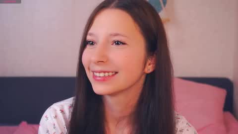 Nora online show from October 31, 7:04 pm