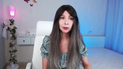 Wendi Foster online show from December 9, 7:18 pm