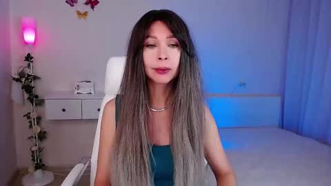 Wendi Foster online show from November 11, 6:41 pm