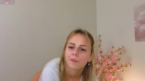 Snapshot of wendy__doll chatting on March 8, 3:39 am Im Wendy online show from March 8, 3:39 am