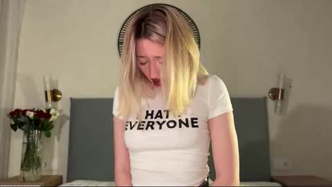 Daisy    online show from February 14, 5:43 pm