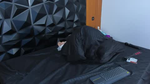 Wendy Marshall  online show from February 7, 7:59 pm