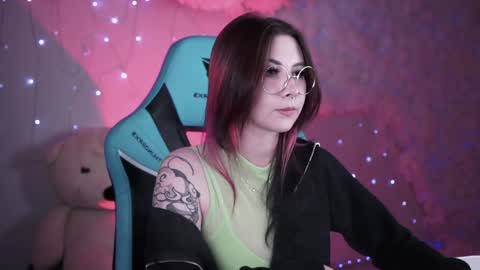 Snapshot of wesleegray chatting on December 18, 5:59 am little girl who is always rightLisa online show from December 18, 5:59 am