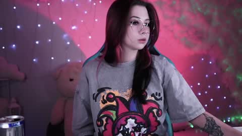 Snapshot of wesleegray chatting on December 19, 2:01 am little girl who is always rightLisa online show from December 19, 2:01 am