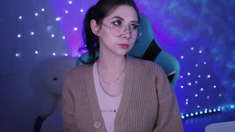 Snapshot of wesleegray chatting on December 20, 6:08 am little girl who is always rightLisa online show from December 20, 6:08 am