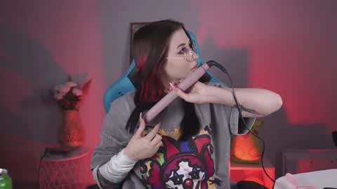 Snapshot of wesleegray chatting on December 27, 2:36 am little girl who is always rightLisa online show from December 27, 2:36 am