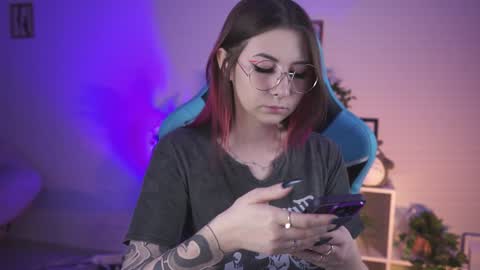 Snapshot of wesleegray chatting on January 9, 2:22 am little girl who is always rightLisa online show from January 9, 2:22 am