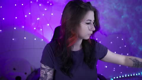 Snapshot of wesleegray chatting on January 10, 2:14 am little girl who is always rightLisa online show from January 10, 2:14 am