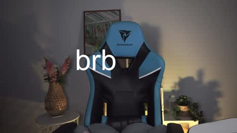 Snapshot of wesleegray chatting on January 28, 5:32 am little girl who is always rightLisa online show from January 28, 5:32 am