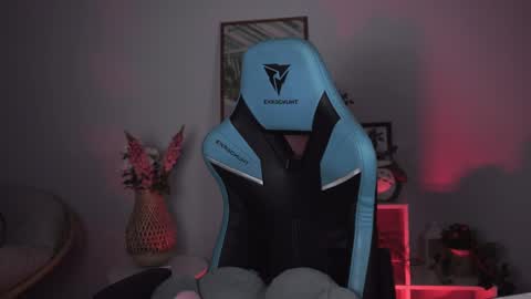 Snapshot of wesleegray chatting on January 31, 2:15 am little girl who is always rightLisa online show from January 31, 2:15 am