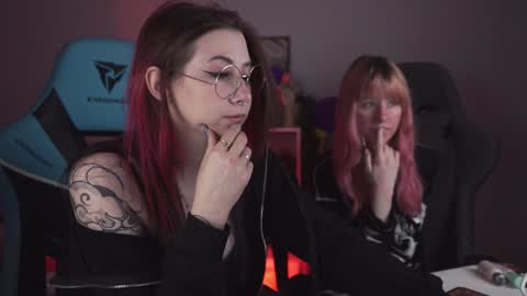 Snapshot of wesleegray chatting on February 6, 2:22 am little girl who is always rightLisa online show from February 6, 2:22 am