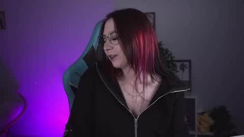 Snapshot of wesleegray chatting on February 10, 2:08 am little girl who is always rightLisa online show from February 10, 2:08 am