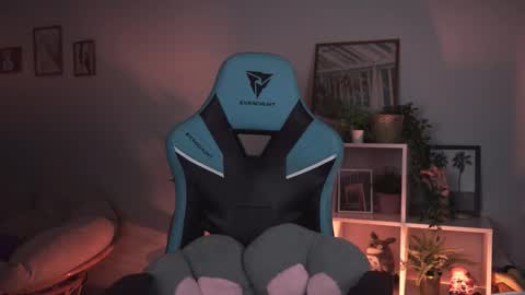 Snapshot of wesleegray chatting on February 21, 1:44 am little girl who is always rightLisa online show from February 21, 1:44 am