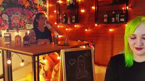 Snapshot of wesleegray chatting on September 25, 2:37 am little girl who is always rightLisa online show from September 25, 2:37 am