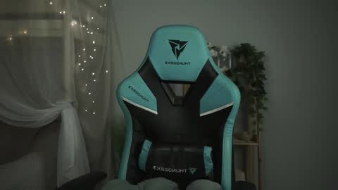 Snapshot of wesleegray chatting on October 10, 8:19 pm little girl who is always rightLisa online show from October 10, 8:19 pm