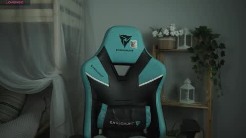 Snapshot of wesleegray chatting on November 3, 1:08 am little girl who is always rightLisa online show from November 3, 1:08 am