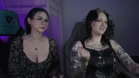 Snapshot of wesleegray chatting on November 22, 1:26 am little girl who is always rightLisa online show from November 22, 1:26 am