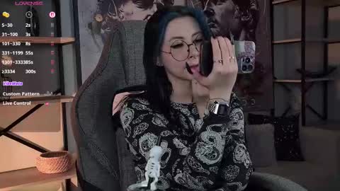 Snapshot of wesleegray chatting on November 25, 1:27 am little girl who is always rightLisa online show from November 25, 1:27 am