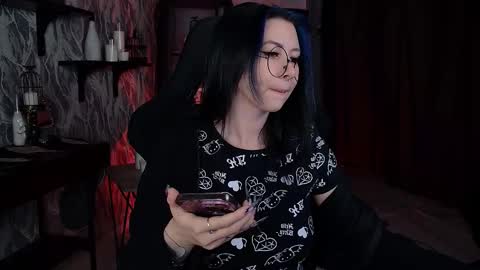 Snapshot of wesleegray chatting on November 30, 1:20 am little girl who is always rightLisa online show from November 30, 1:20 am