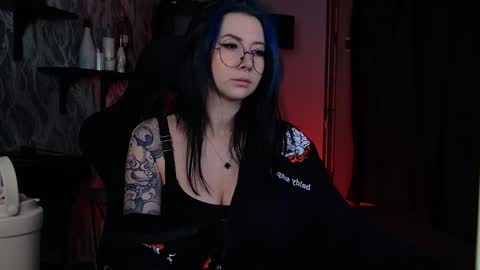 Snapshot of wesleegray chatting on December 15, 1:10 am little girl who is always rightLisa online show from December 15, 1:10 am