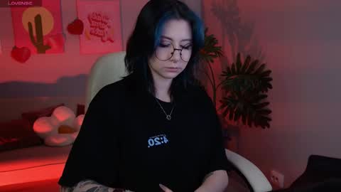 Snapshot of wesleegray chatting on February 19, 1:12 am little girl who is always rightLisa online show from February 19, 1:12 am