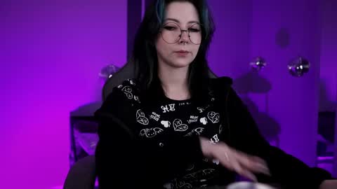 Snapshot of wesleegray chatting on March 1, 1:18 am little girl who is always rightLisa online show from March 1, 1:18 am