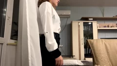 Polly online show from November 9, 4:05 pm