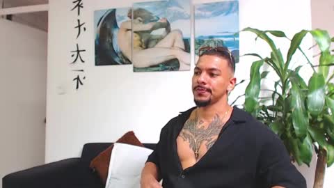 Snapshot of wesleyrogger chatting on February 15, 7:06 pm Wesley Rogger online show from February 15, 7:06 pm