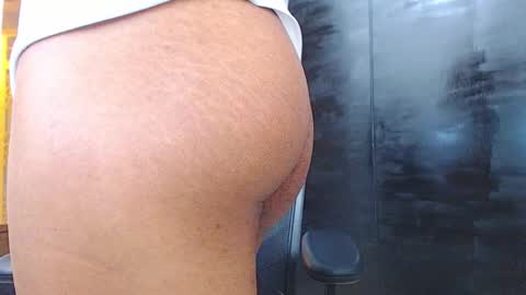 Snapshot of wesleyrogger chatting on October 8, 6:27 pm Wesley Rogger online show from October 8, 6:27 pm