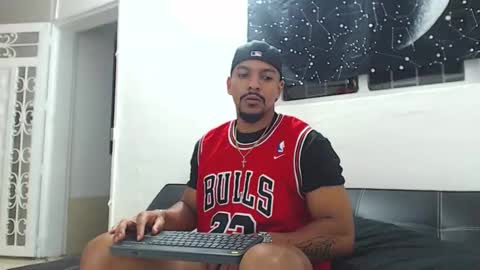 Snapshot of wesleyrogger chatting on October 29, 12:35 am Wesley Rogger online show from October 29, 12:35 am