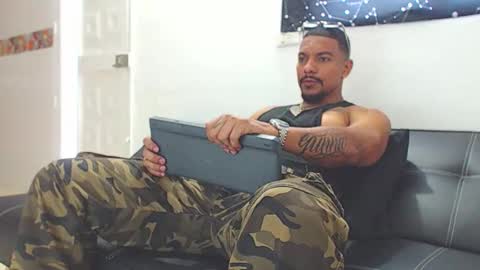 Snapshot of wesleyrogger chatting on October 29, 8:54 pm Wesley Rogger online show from October 29, 8:54 pm