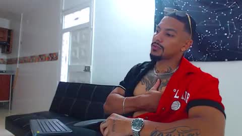 Snapshot of wesleyrogger chatting on October 30, 9:37 pm Wesley Rogger online show from October 30, 9:37 pm