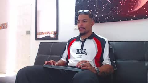 Snapshot of wesleyrogger chatting on November 1, 6:21 pm Wesley Rogger online show from November 1, 6:21 pm