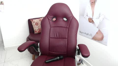 Snapshot of wet_liss chatting on December 28, 10:13 pm Diva online show from December 28, 10:13 pm